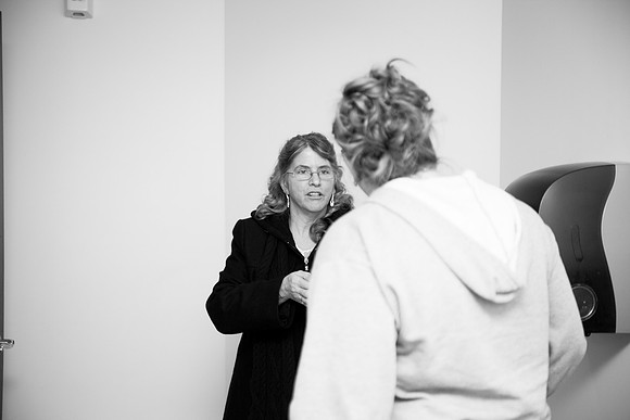 a_bhostphoto_001_bw