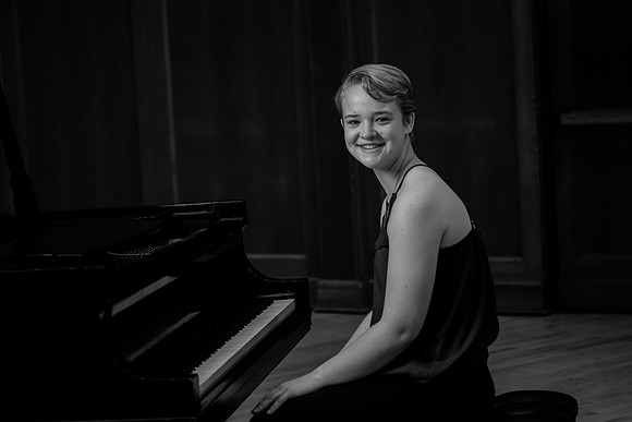 bhostphoto_001_bw