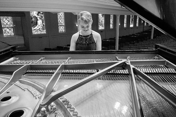 bhostphoto_024_bw